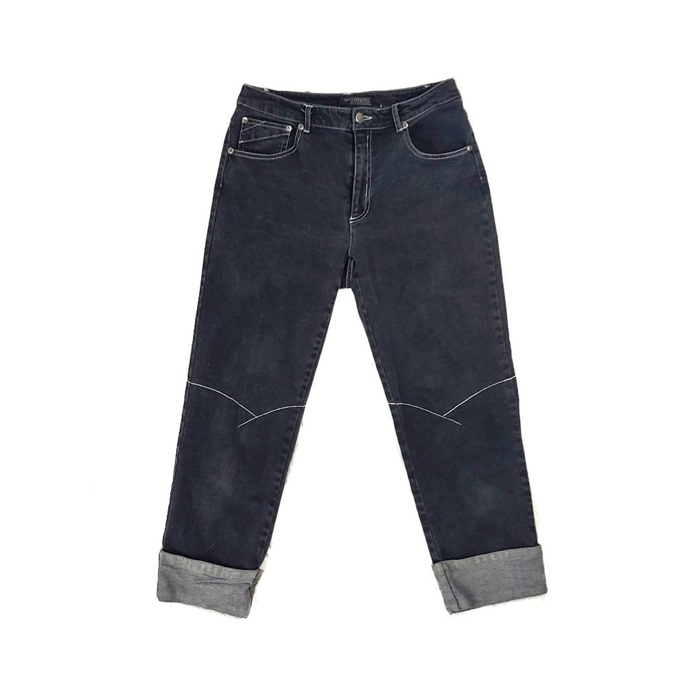 Womyn black straight leg midrise capri jeans